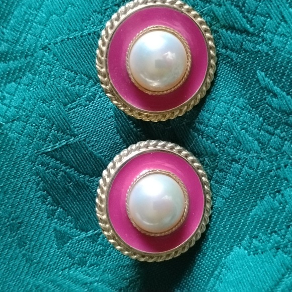 Vintage LIA Lianna Gold and Pink Faux Pearl Stud Earrings - Picture 3 of 6